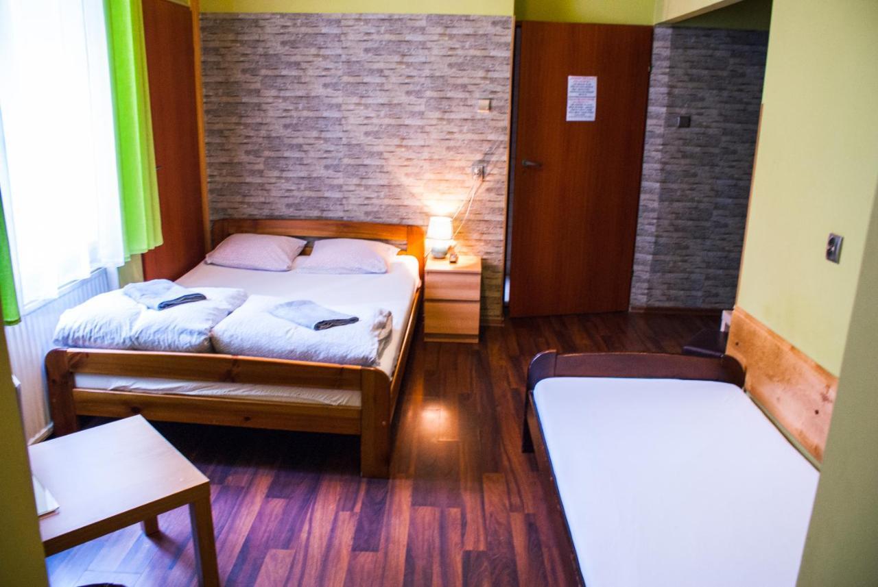 Smocza Jama Hostel Krakow Exterior photo